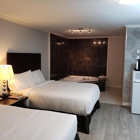 Regency Inn & Suites Cornwall Exteriör bild