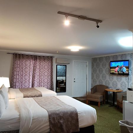 Regency Inn & Suites Cornwall Exteriör bild