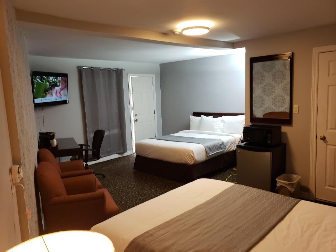 Regency Inn & Suites Cornwall Exteriör bild
