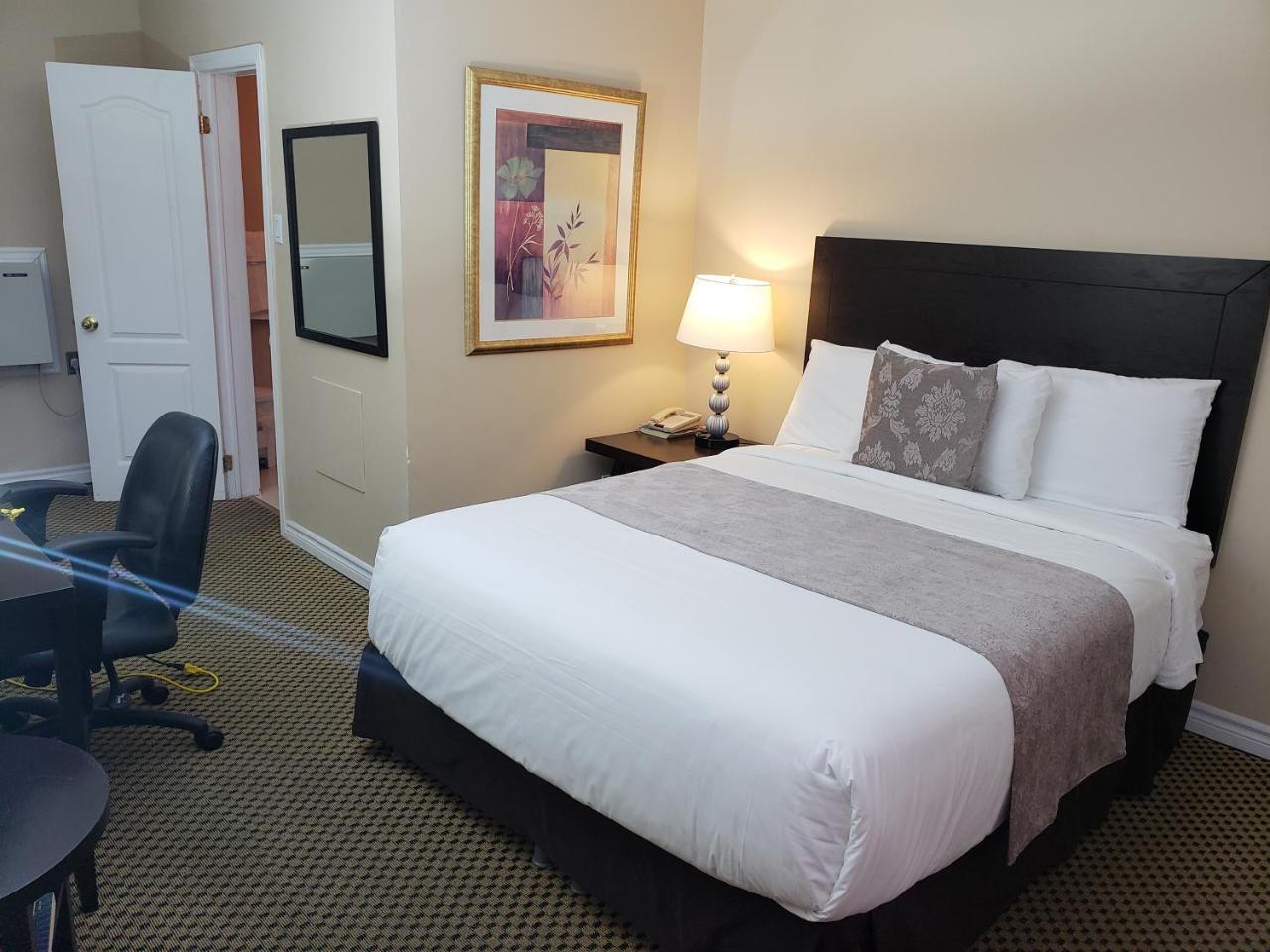 Regency Inn & Suites Cornwall Exteriör bild