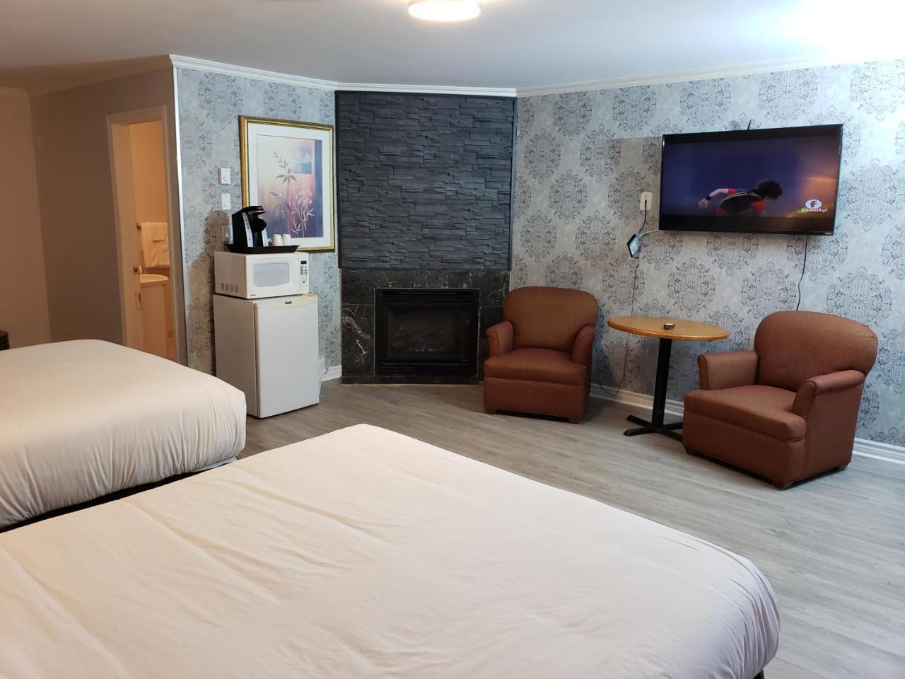 Regency Inn & Suites Cornwall Exteriör bild