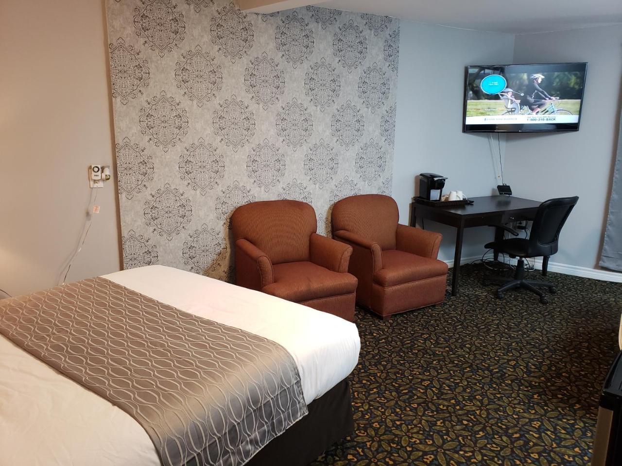 Regency Inn & Suites Cornwall Exteriör bild